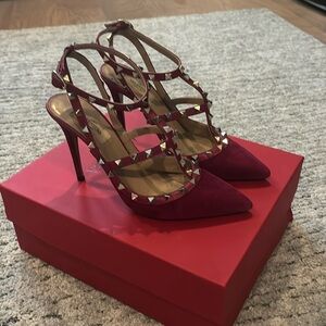 Valentino raspberry Rockstuds 39.5